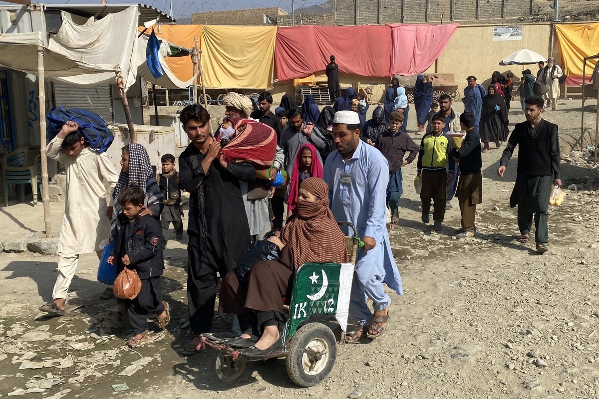 Pakistan ja Iraan saadavad afgaane massiliselt riigist välja