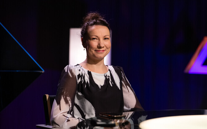 Arvustus. "Põdravalgus": ettevaatust! Põder teel! | Kirjandus