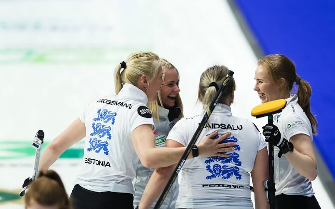 Eesti kurlingunaiskond püüab Kanadas olümpiapääset | Kurling