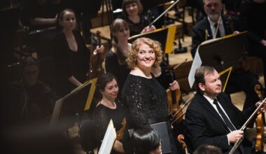 Üle pika aja Eestis esinev Aile Asszonyi: soolokontserdid on minu jaoks täiesti teisest maailmast | Muusika