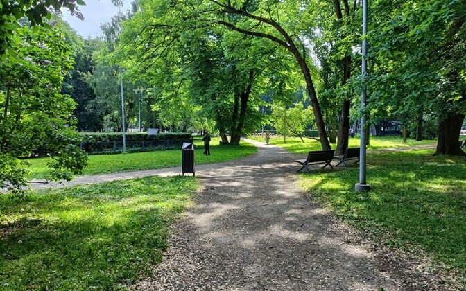 Tallinna Lembitu parki kerkib Eesti esimene mitmeotstarbeline valgustusvõrk | Tehnika