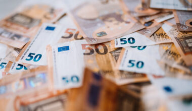 Paljud värsked volikogud on juba tõstnud vallajuhi või linnapea palka | Eesti