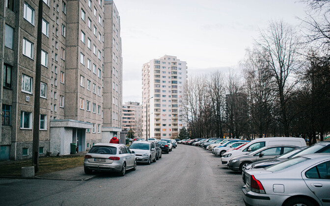 Madise: Tallinn peab kõnniteedel parkivate autodega tõhusamalt võitlema | Eesti