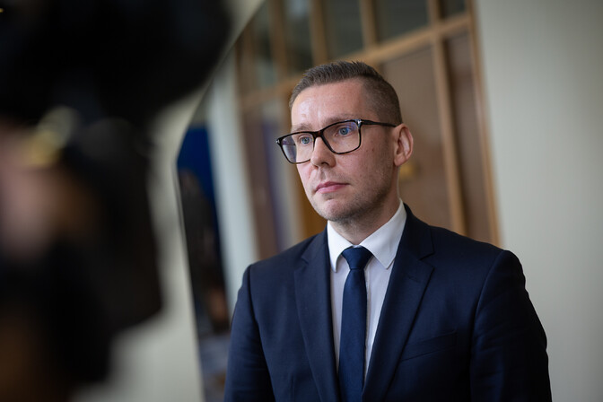 Mäeker: Eestis mitte viibivaid hasartmängupakkujad on väga raske kontrollida | Eesti