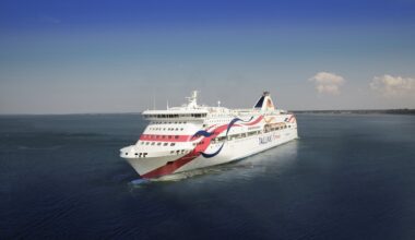 Reisija ronis Tallinki laeval korstna kaudu selle masinaruumi