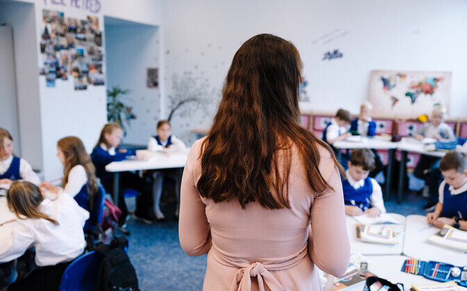 "AK.Nädal" võttis õpetajate karjäärimudeli pulkadeks lahti | Eesti