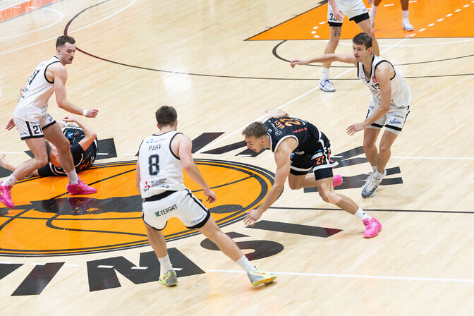 Viimsi pikendas tugeva neljanda perioodi toel Keila Coolbeti nukrat seeriat | Korvpall