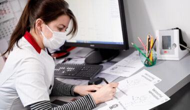 Riik tahab arstide koormuse vähendamiseks õdedele õigusi juurde anda | Eesti