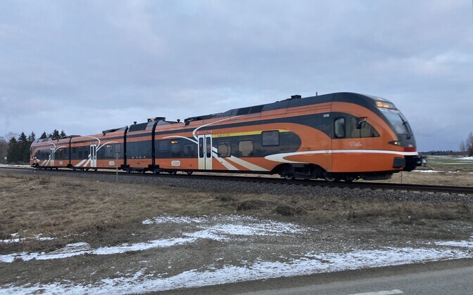 Liiklusõnnetuse tõttu seisab edelasuuna rongiliiklus | Eesti