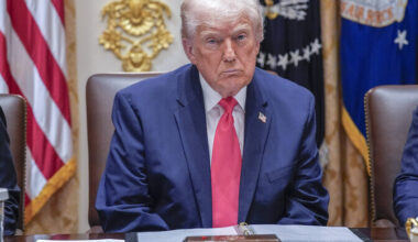 Trump: tühistasin kõik Bideni allkirjamasinaga signeeritud dokumendid | Välismaa