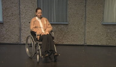 Veiko Tubin lavastusest "Käte ja jalgadega inimene": soovisime panna vaataja ette peegli | Teater