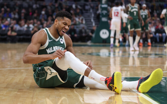 Antetokounmpo sai Bucksi võidumängus taas vigastada | Korvpall