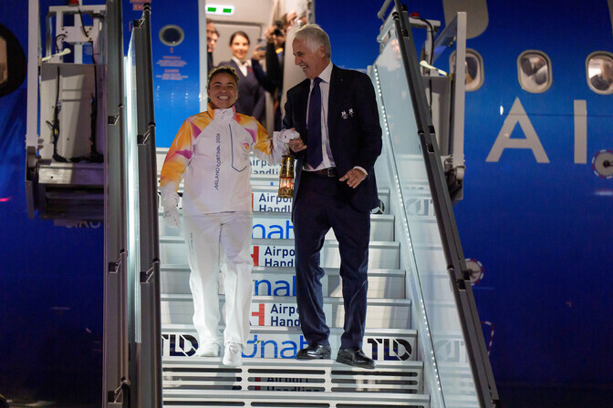 Milano Cortina olümpiatuli jõudis slämmifinalisti abiga Itaaliasse | Olümpialiikumine