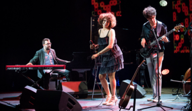 Jõulujazzil esinev Cyrille Aimée: tehisintellekt ei asenda improvisatsiooni | Muusika