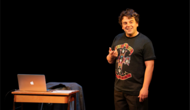 Kuressaare teatri uus monotükk avab ausalt noorte suhtumist õppimisse | Teater