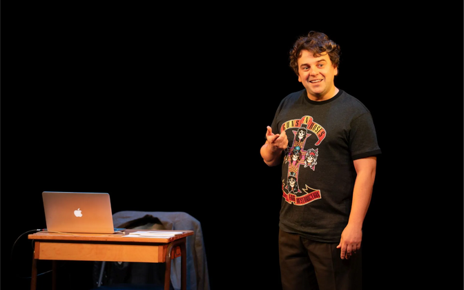 Kuressaare teatri uus monotükk avab ausalt noorte suhtumist õppimisse | Teater