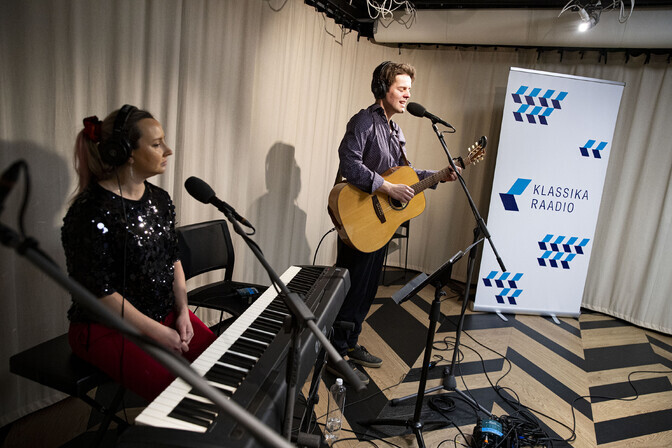 Pildid: Klassikaraadio kontserdisarjas "Viis laulu" esinesid Priit ja Marion Strandberg | Muusika