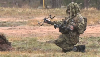 Kuperjanovi jalaväepataljoni ajateenijad harjutasid droonisõda | Eesti