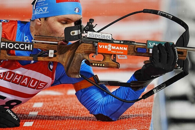 Giacomel teenis karjääri teise etapivõidu, jälitussõidus kolm eestlast | Laskesuusatamine