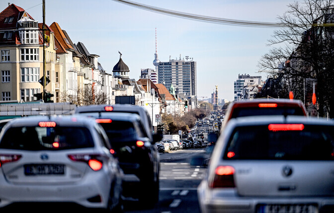 EPP juht: Brüssel loobub sisepõlemismootoriga uute autode müügikeelust | Välismaa