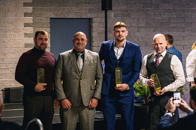 Aasta parimateks maadlejateks valiti Karelson ja Vesso | Maadlus