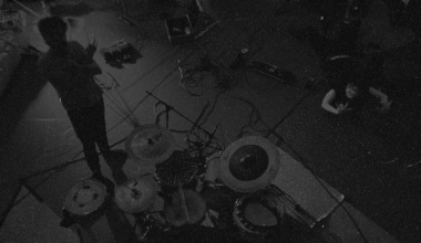 Dew8 psühhedeelse roki ansambel Püha Põlev Vesi avaldas debüütalbumi | Muusika