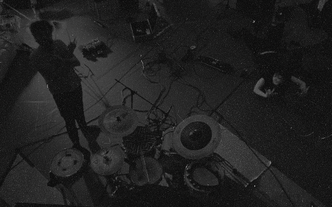 Dew8 psühhedeelse roki ansambel Püha Põlev Vesi avaldas debüütalbumi | Muusika