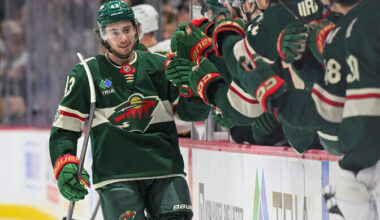 Hughes viskas Wildi särgis debüütvärava | Jäähoki