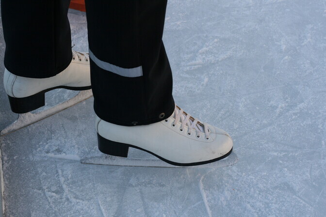 Vaatamata soojakraadidele avati Vastseliinas uisuplats | Eesti