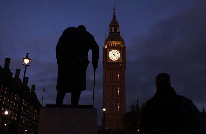 Briti valitsus asus uurima Vene ja Hiina raha mõju riigi sisepoliitikale | Välismaa