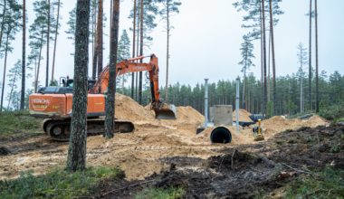 Fotod: Võrumaal alustati esimeste kaitsepunkrite paigaldamisega | Eesti