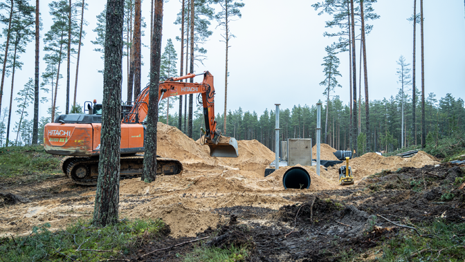 Fotod: Võrumaal alustati esimeste kaitsepunkrite paigaldamisega | Eesti