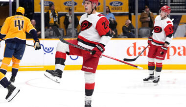 Kaks väravat visanud Aho aitas Hurricanesi viienda järjestikuse võiduni | Jäähoki