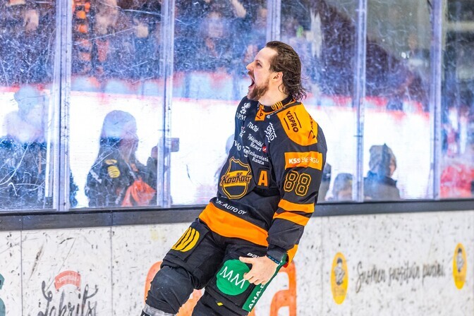 Rooba viskas teist päeva järjest Kombe koduklubile värava | Jäähoki