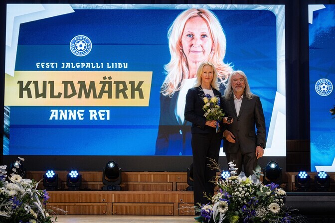 Jalgpalligalal anti üle kuld- ja hõbemärgid | Jalgpall