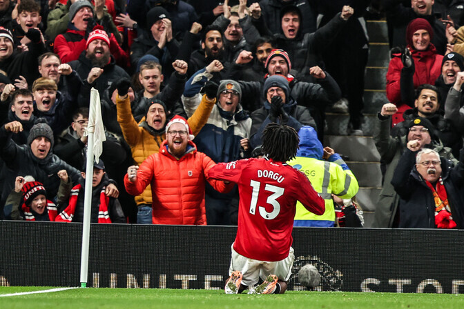 Neljane tagaliin tõi ManU-le võidu ja tõstis nad tabelis Liverpoolist mööda | Jalgpall