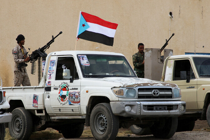 Jeemeni sadamalinna tabas Saudi Araabia õhurünnak | Välismaa