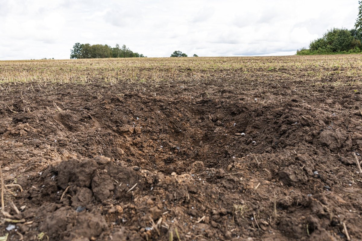 Kaitsepolitsei lõpetas prokuratuuri loal Tartumaa põllule kukkunud drooni uurimise