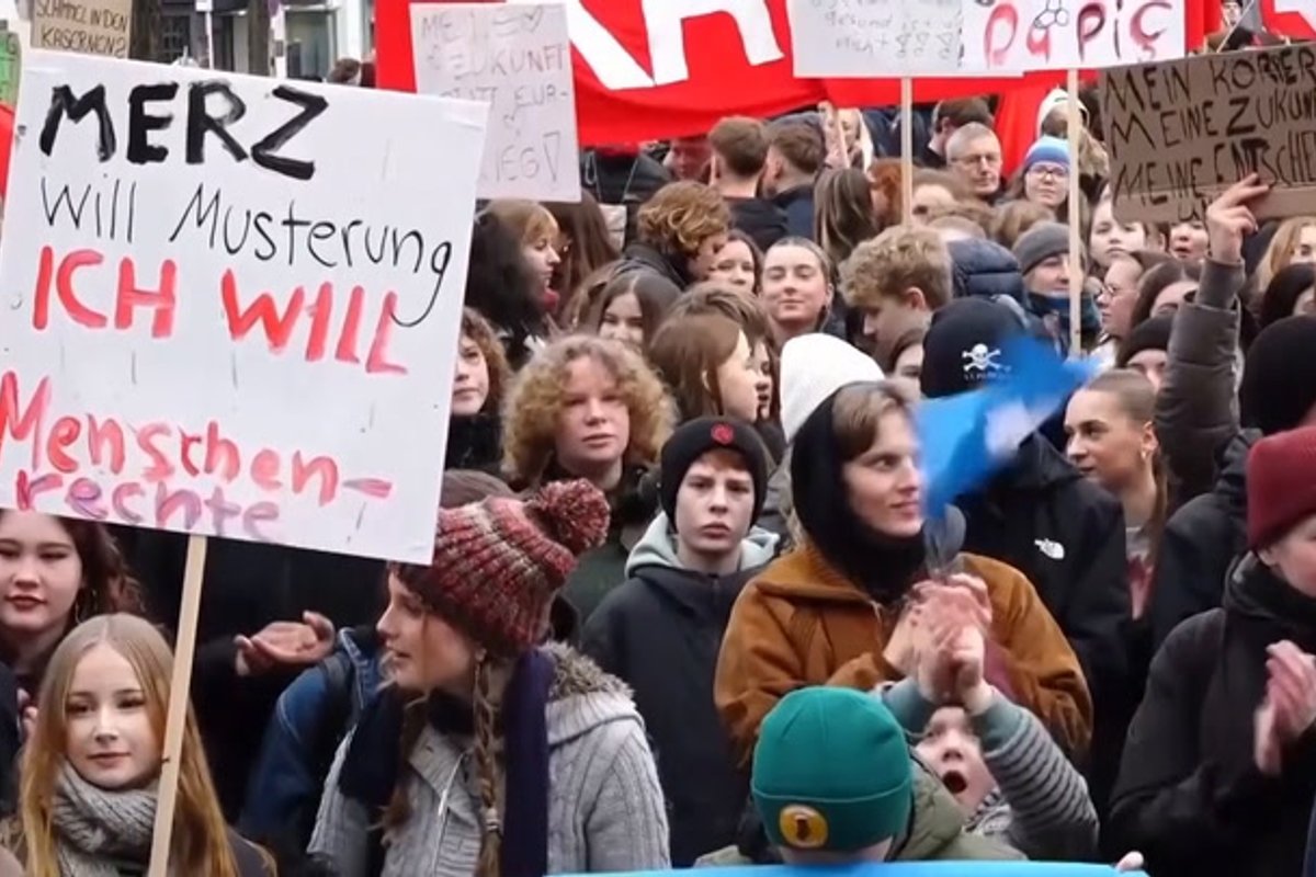 VIDEO | „Selle riigi eest ma surra ei taha!“ Saksa noored avaldasid üle riigi meelt uue vabatahtliku sõjaväeteenistuse vastu