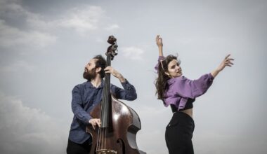 Magalí Sare ja Manel Fortià peavad kahekõne hääle ja kontrabassiga