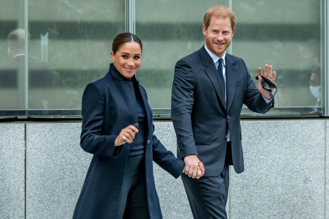 Meghan ja Harry poseerivad pühadetervitusel koos lastega
