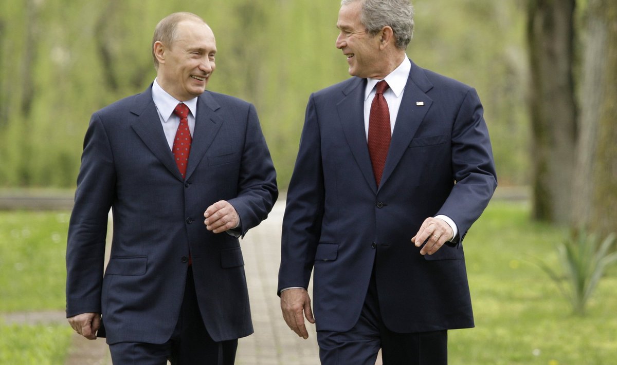 Vene president Vladimir Putin pidas USA presidendile George W. Bushile 2008. aasta aprillis loengut Ukraina ja Gruusia teemal. Bush lubas töötada selle nimel, et tema järeltulija Venemaaga suhteid säilitaks.