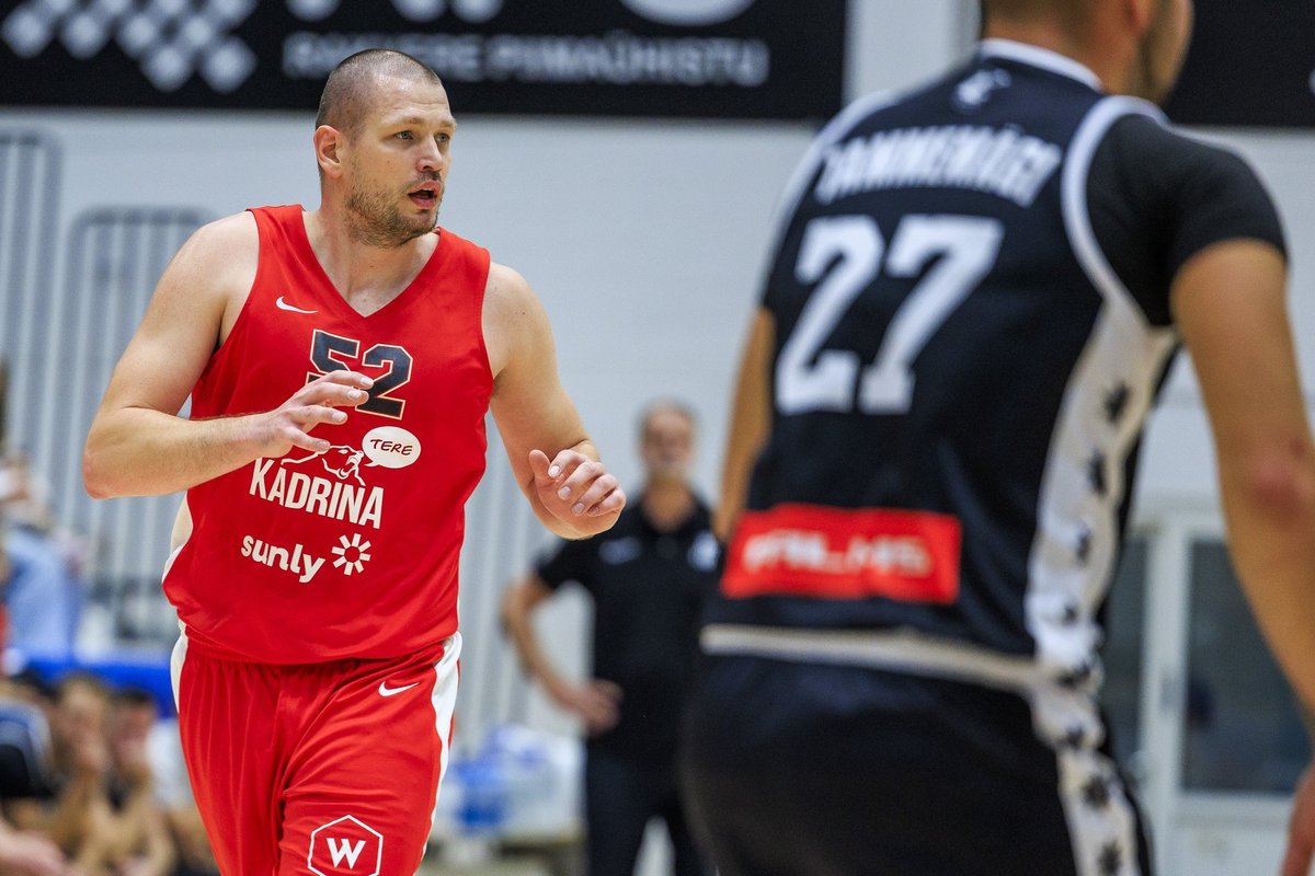 Kadrina ja Haljala esiliiga derbi meelitas saali ligi 2000 inimest