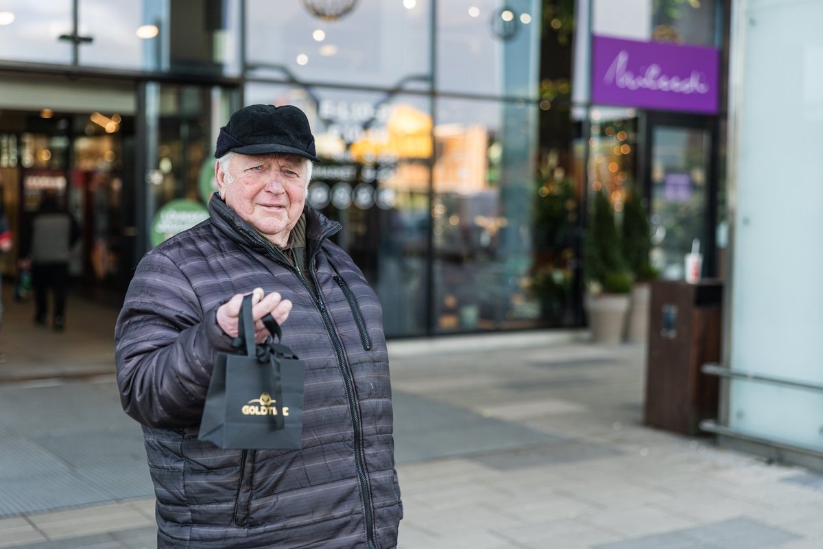 FOTOD | Suur ostuhullus ja meeletud järjekorrad. Piilusime viimase hetke ostlejate kingikotti