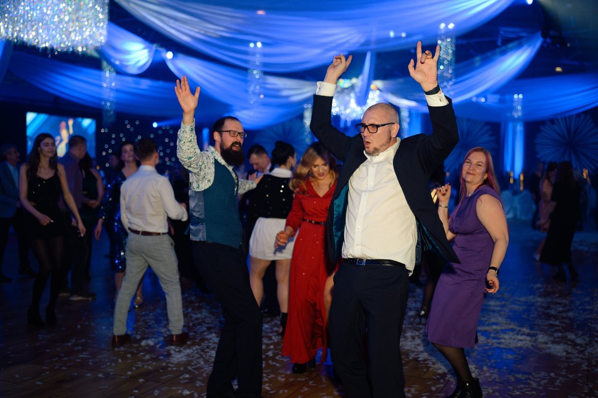 SUURED GALERIID | Tallinna ettevõtete jõulupidu tõi kokku staarid ja täismaja