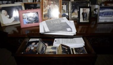 FOTOD | Epsteini avaldatud materjale on karmilt tsenseeritud. Foto Trumpist neidudega kustutati ja avaldati taas