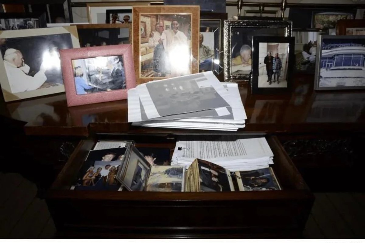 FOTOD | Epsteini avaldatud materjale on karmilt tsenseeritud. Foto Trumpist neidudega kustutati ja avaldati taas