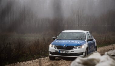 Päev liikluses: autojuht kaldus vastassuunda, põrkas kokku veokiga ja hukkus