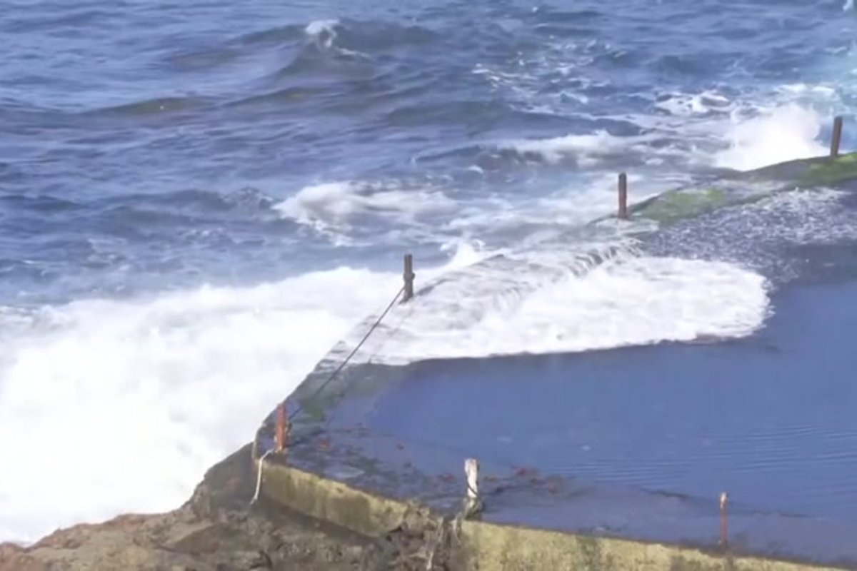 VIDEO | Tenerifel viis suur laine mereujulast inimesed kaasa ja neli neist hukkus