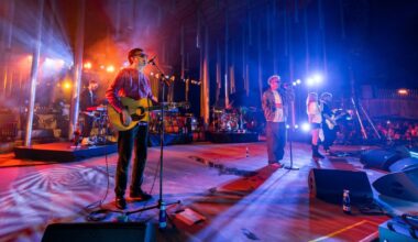 Raadio Elmar kuulajad valisid välja aasta parimad lood. Esikohale jõudsid Vaiko Eplik ja nublu